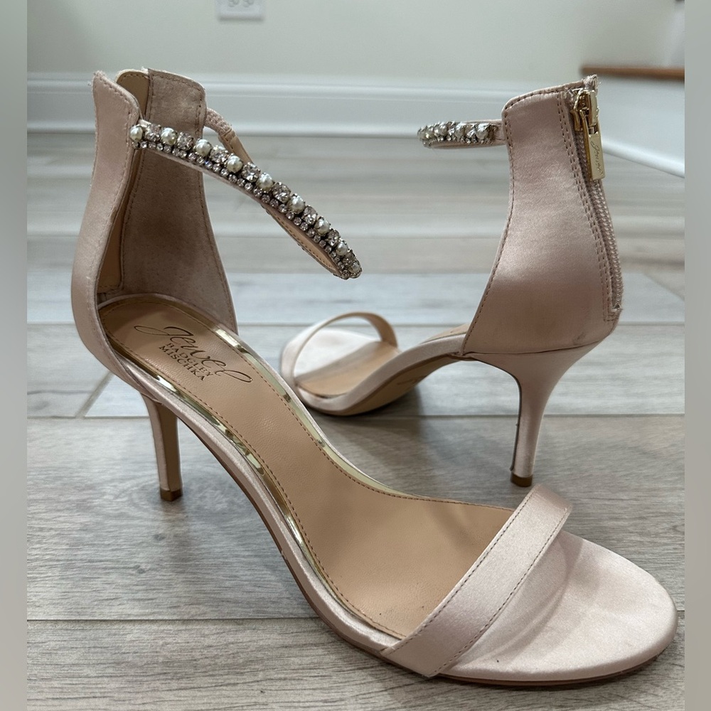 JEWEL BADGLEY MISHKA LANDEN CHAMPAGNE HEELS. SIZE 8.5 Women’s.